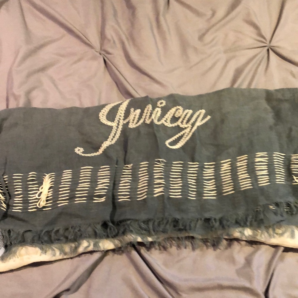 Juicy couture scarf